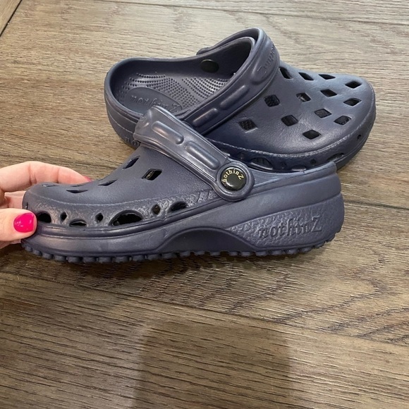 NEW! NOTHINZ SHOES JUNIORS/BIG KID CLOGS | NAVY | Size J3 Ladies 5 Unisex - Picture 5 of 9